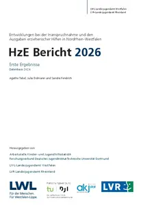 Abgebildet ist die Titelseite des HzE Berichts 2026. Der Titel lautet: „Entwicklungen bei der Inanspruchnahme und den Ausgaben erzieherischer Hilfen in Nordrhein-Westfalen. HzE Bericht 2026. Erste Ergebnisse. Datenbasis 2024.“ Die Autorinnen sind Agathe Tabel, Julia Erdmann und Sandra Fendrich. Herausgeber sind folgende Einrichtungen der Kinder- und Jugendhilfe in Nordrhein Westfalen: Die Arbeitsstelle Kinder- und Jugendhilfestatistik, der Forschungsverbund Deutsches Jugendinstitut und Technische Universität Dortmund, das LWL Landesjugendamt Westfalen sowie das LVR Landesjugendamt Rheinland. Unten auf der Seite stehen die Logos dieser Organisationen. Der Bericht kann unter der Newsmeldung heruntergeladen werden.